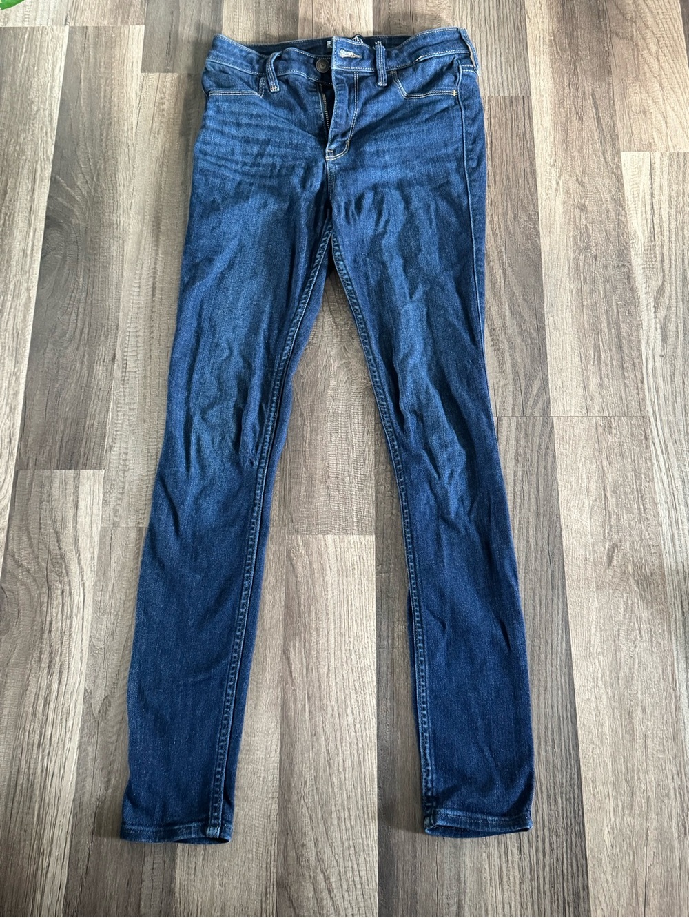 Hollister High-Rise Skinny Jeans in Dark Blue Wash